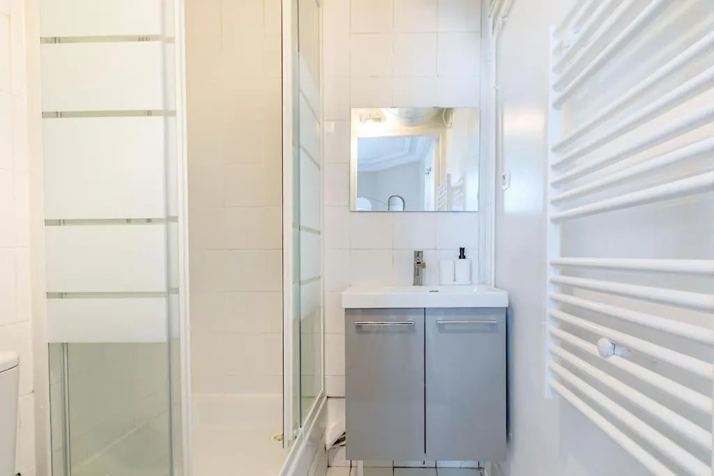 Joli 2 Pieces Dans Un Agreable Quartier De Paris Apartment