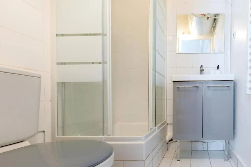 Joli 2 Pieces Dans Un Agreable Quartier De Paris Apartment