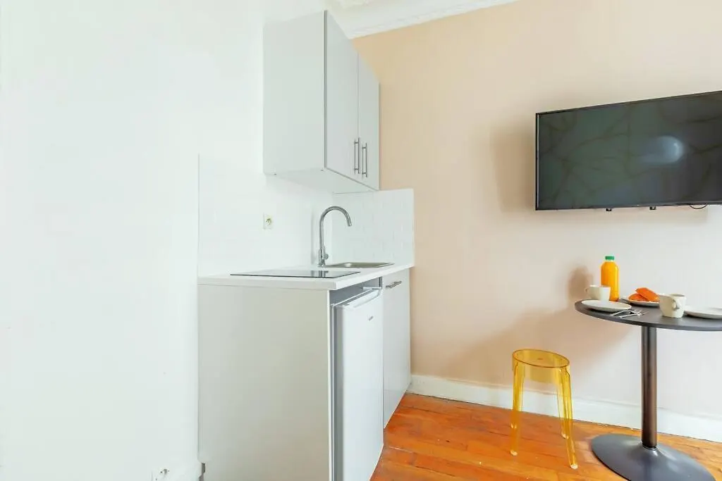 Joli 2 Pieces Dans Un Agreable Quartier De Paris Apartment France