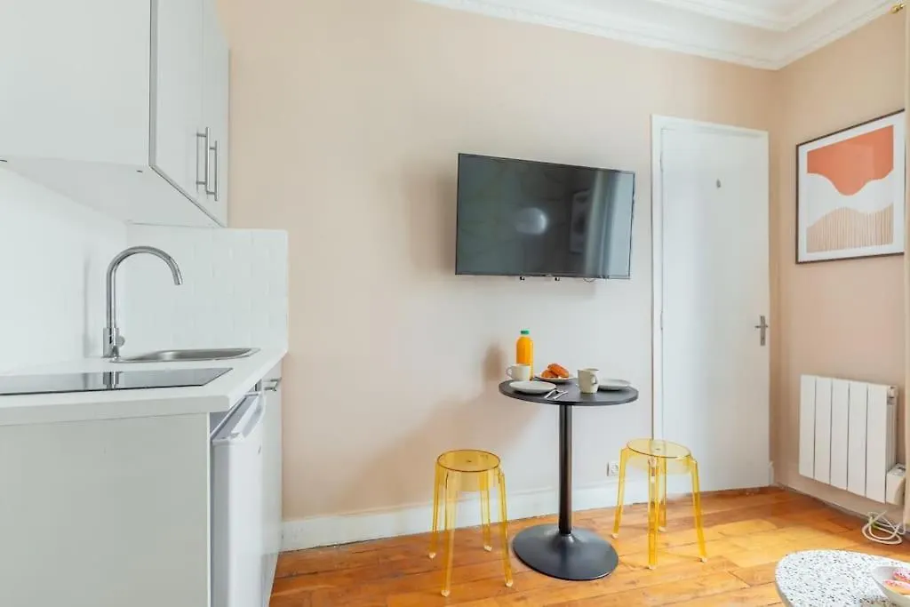 Joli 2 Pieces Dans Un Agreable Quartier De Paris Apartment